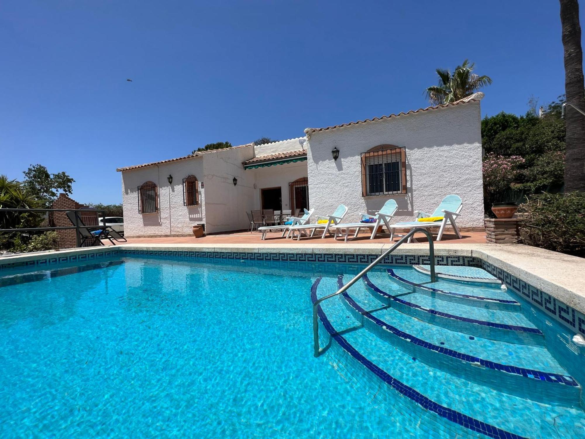 Cd-1383 Three Bedroom Villa With Pool Vinuela Exterior photo